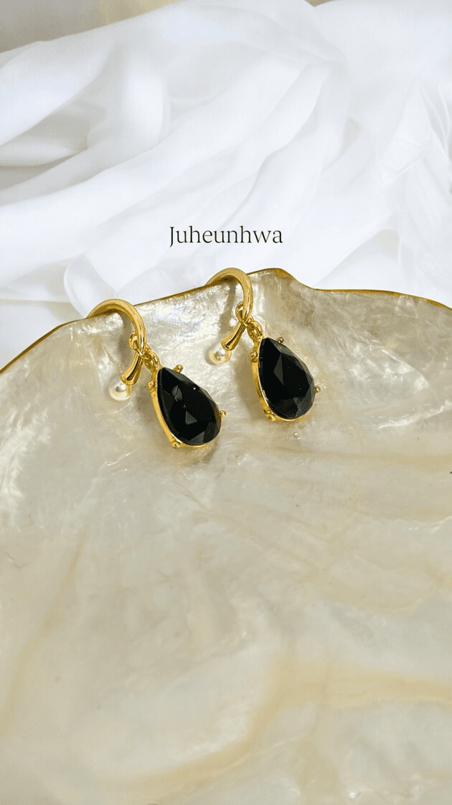 Sparkling diamond earrings